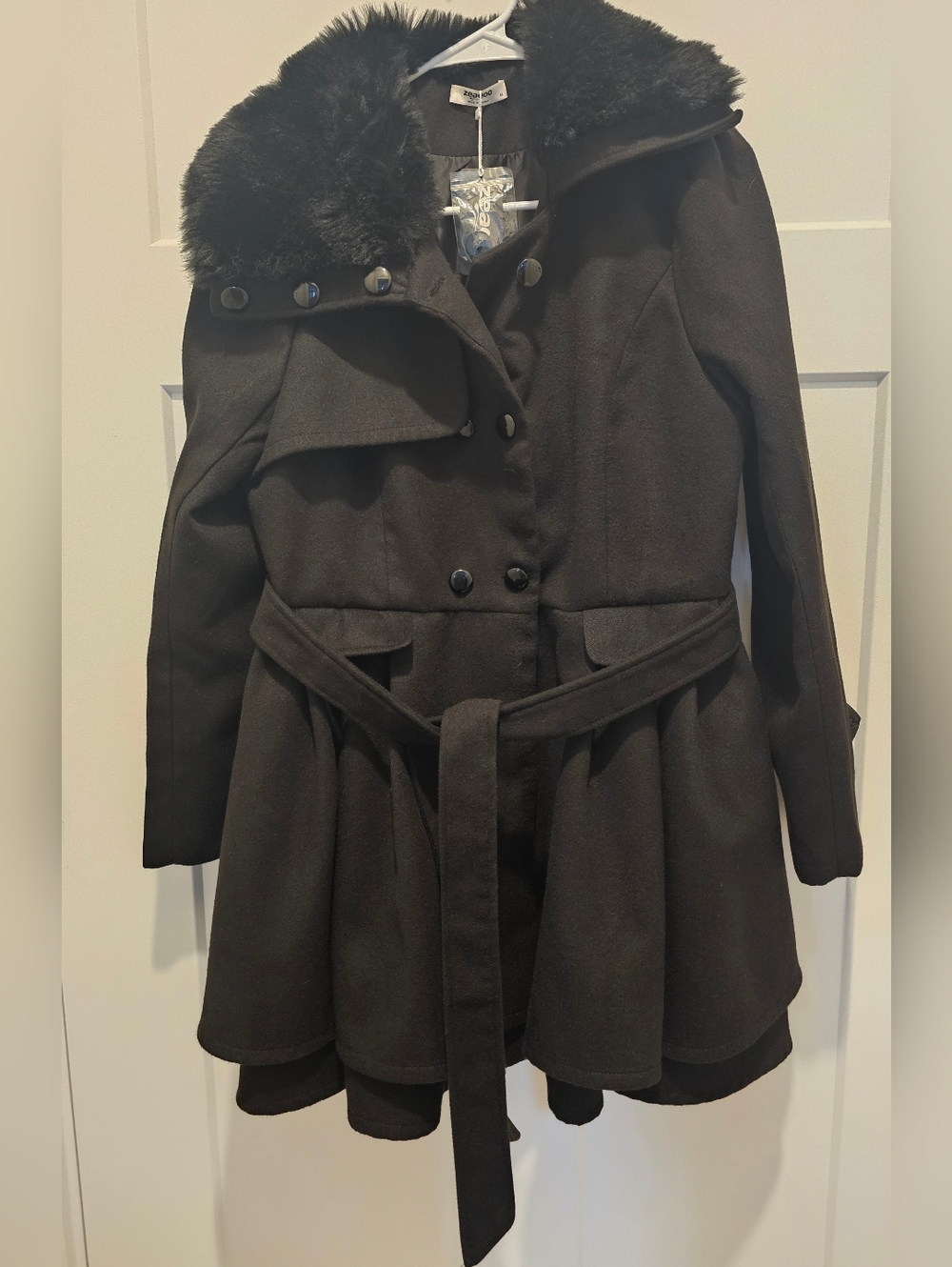 Zeagoo Womens Black Double Breasted Women Coat Faux Fur Collar Pleated Medium